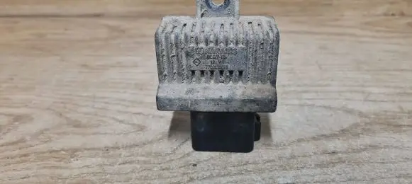 Volvo S40, V40 Glow plug pre-heat relay 7700115078