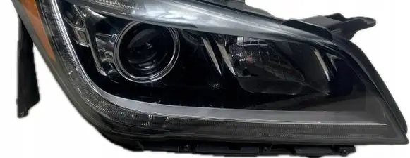 Hyundai Genesis Headlight/headlamp 92102B1170