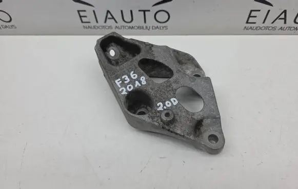 Engine mounting bracket