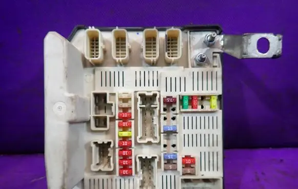 Renault Megane II Fuse box set 8200481866J