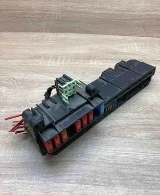 BMW 5 E60 E61 Fuse module 25613290 18684