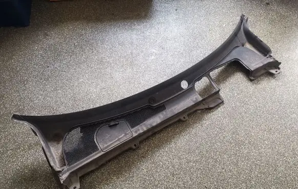 Land Rover Freelander 2 - LR2 Wiper trim