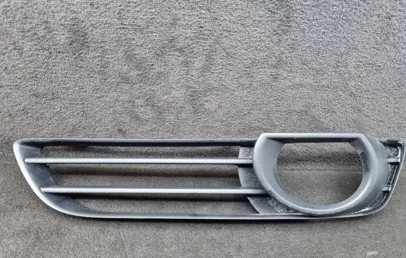 Audi Q7 4L Front fog light trim/grill 4L0807675