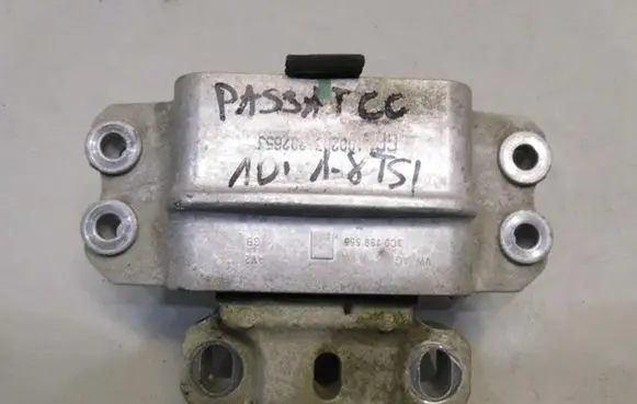 Volkswagen PASSAT CC Engine mounting bracket