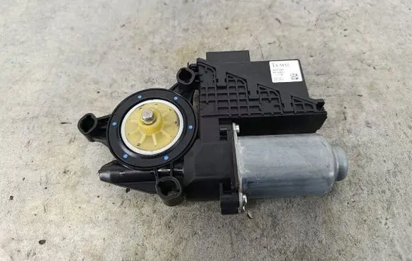 Volkswagen Polo IV 9N3 Front door window regulator motor 6Y2959801