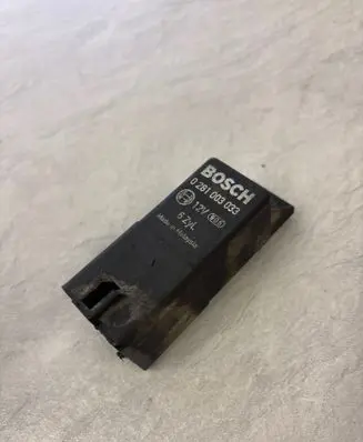 Volkswagen Phaeton Glow plug pre-heat relay 0281003033