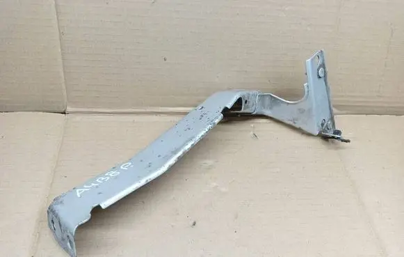 Audi A4 S4 B8 8K Fender mounting bracket 8K0821136B