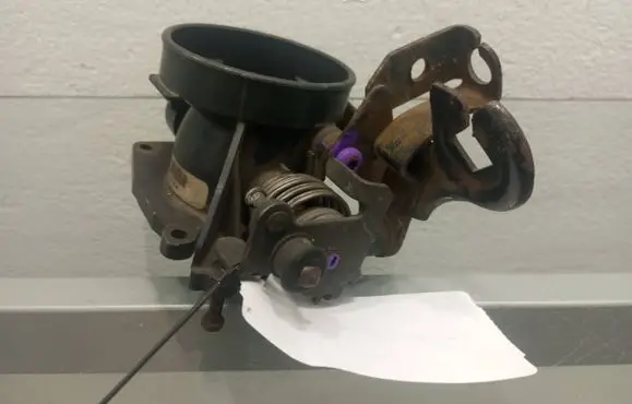 Ford Focus Throttle valve XS4UJE 101200