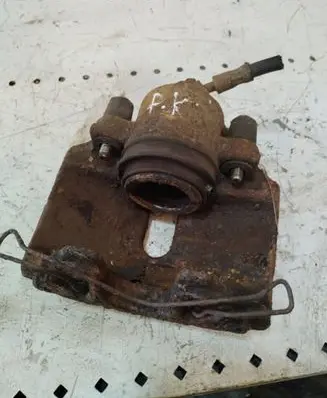 Volkswagen Touran I Front brake caliper