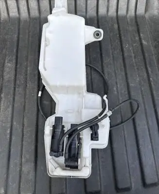 Volvo V60 Windshield washer fluid reservoir/tank 32328303 32328304 32328237