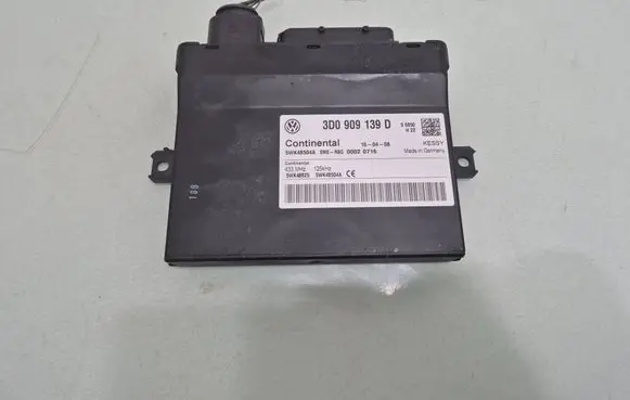 Volkswagen Touareg I Keyless (KESSY) go control unit/module 3D0909139D