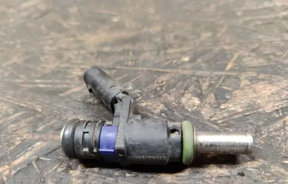 Mercedes-Benz A W169 Fuel injector A0000789023