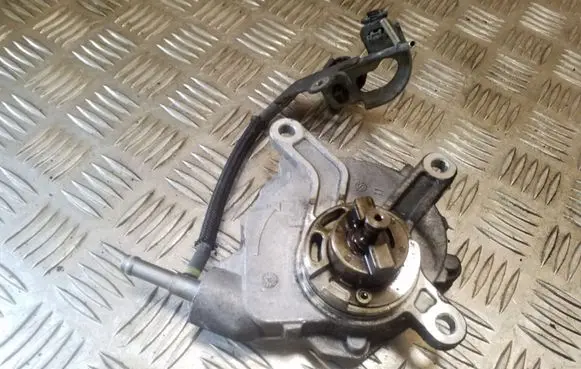 Toyota Avensis T270 Vacuum pump