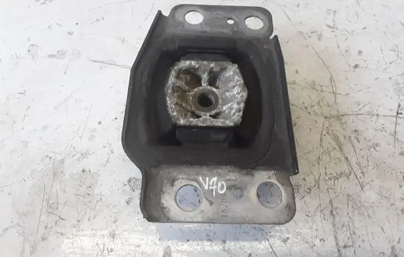 Volvo V70 Engine mount bracket 30680699 30680700