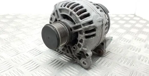 Volkswagen Jetta VI Generator/alternator 03L903023