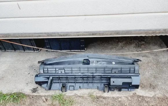 Mercedes-Benz C W204 Bottom radiator support slam panel A2045050430