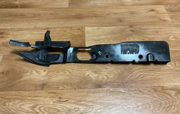 Ford Focus Fender mounting bracket 4M51A02476A