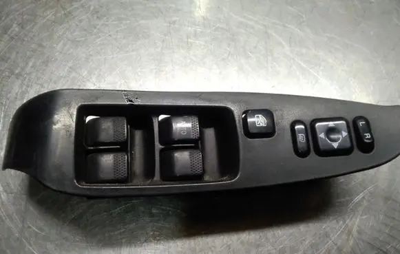 Subaru Legacy Electric window control switch 83071AE020
