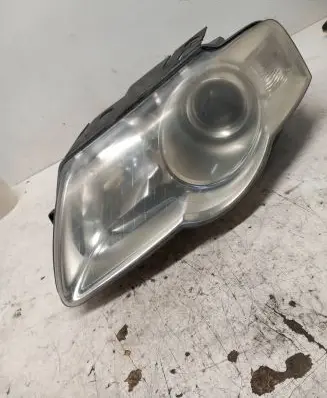Volkswagen PASSAT B6 Headlight/headlamp 10224