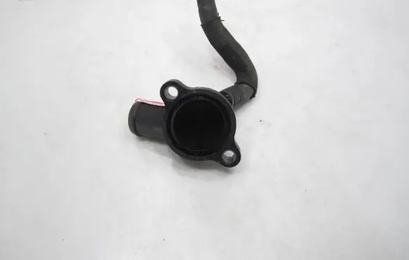 Volkswagen PASSAT B8 Engine coolant pipe/hose 04L121131AA