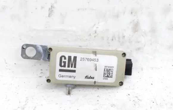 Cadillac CTS Aerial antenna amplifier 25769453