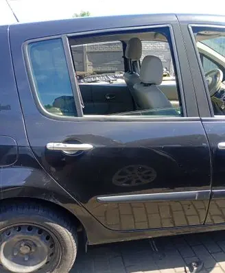 Renault Modus Rear door
