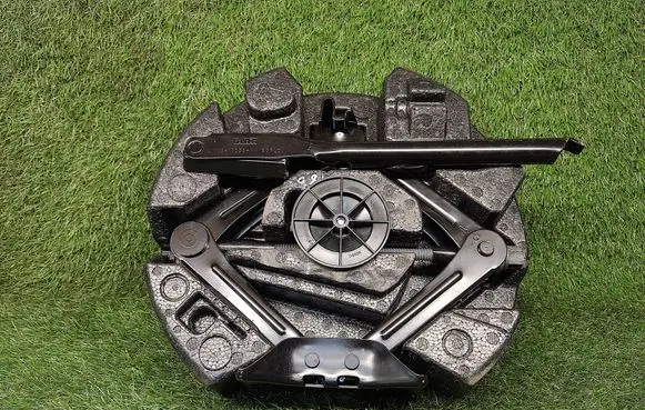 Ford Focus Lift Jack DM5317080AA