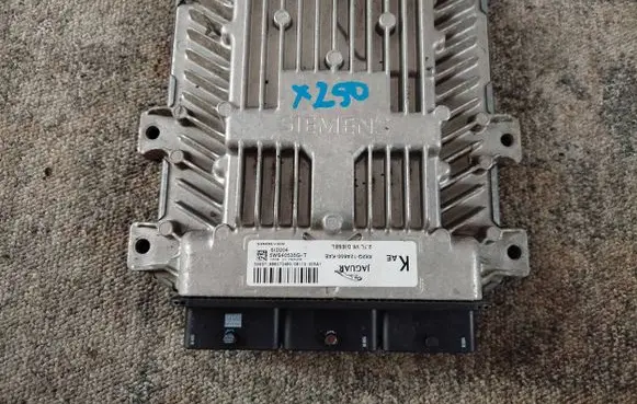 Jaguar XF X250 Engine control unit/module 8X2Q12A650KAE 5WS40535GT SID204