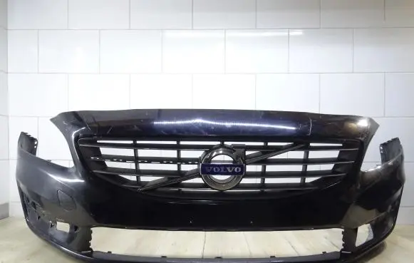 Volvo V60 Front bumper 31323831