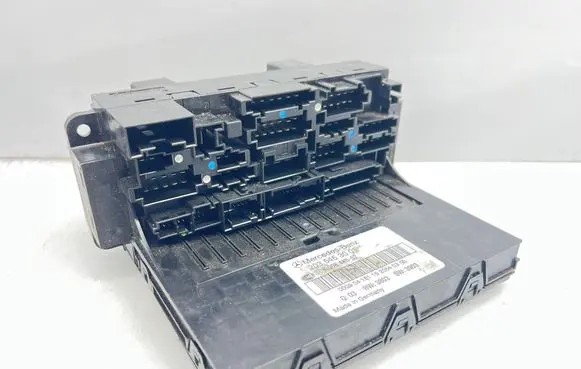 Mercedes-Benz C W203 Fuse box set 2035453001 5DK00848552