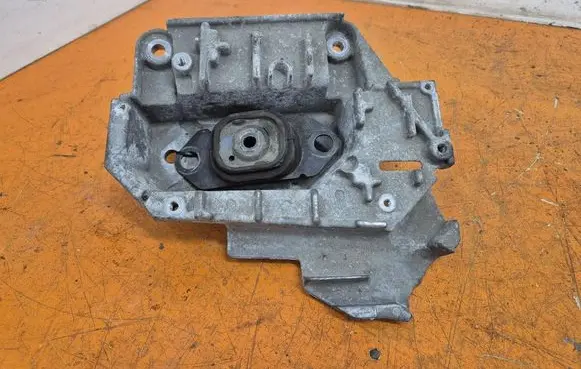 Nissan Note (E11) Gearbox mounting bracket 11254AX600
