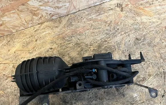 BMW 5 E60 E61 Vacuum air tank 