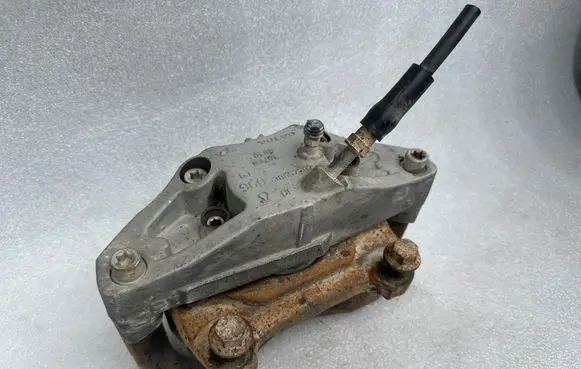 Volvo XC90 Front brake caliper 30657307 0E80