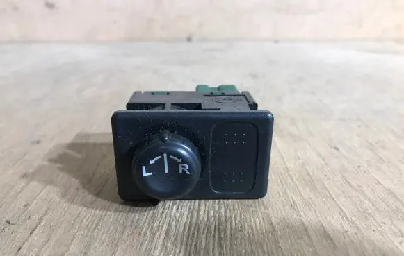 Nissan Primera Wing mirror switch NILESCED