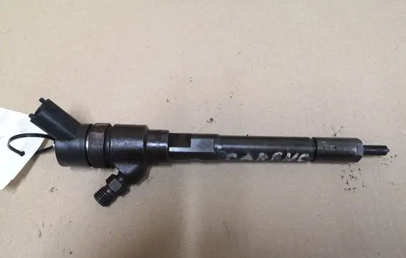 KIA Carens II Fuel injector 0445110258