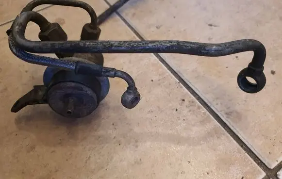 Audi 100 200 5000 C3 Fuel pressure regulator 0438161016 034133534F