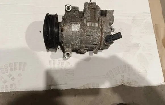 Volkswagen Sharan Air conditioning (A/C) compressor (pump) 1K082088A