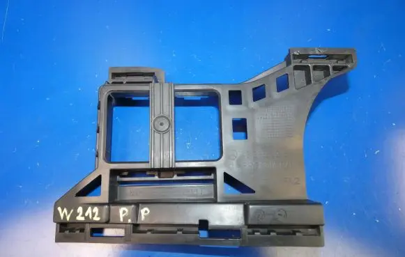 Mercedes-Benz E W212 Front bumper mounting bracket A2128850216