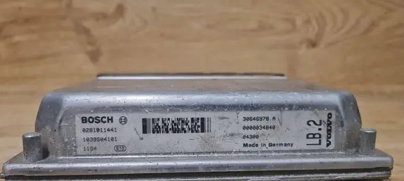 Volvo V70 Engine control unit/module 0281011441