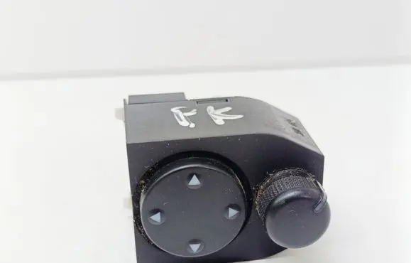Audi A4 S4 B5 8D Wing mirror switch 8D0959565A
