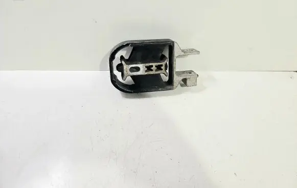 Volvo V40 Engine mounting bracket 31359652