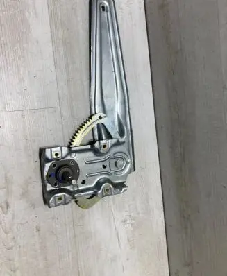 Rear door manual window regulator