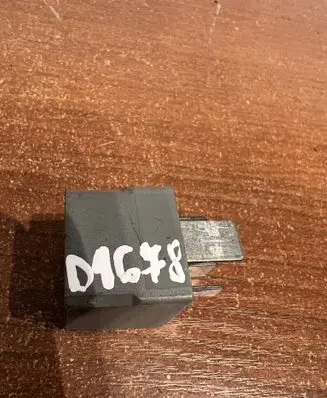Mercedes-Benz B W245 Other relay A0025422619 D1678