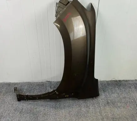 Dacia Duster II Fender B1304