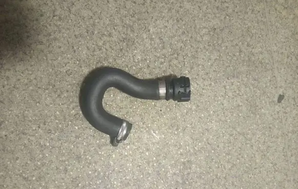 BMW 5 E39 Engine coolant pipe/hose 2247879