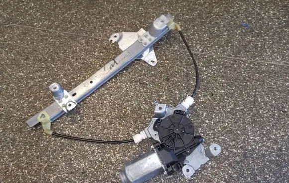 Nissan Qashqai+2 Rear door window regulator with motor