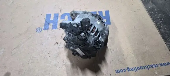 Hyundai i30 Generator/alternator 373002B750 2610128
