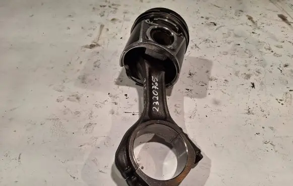 Iveco Daily 5th gen Piston with connecting rod 2320765