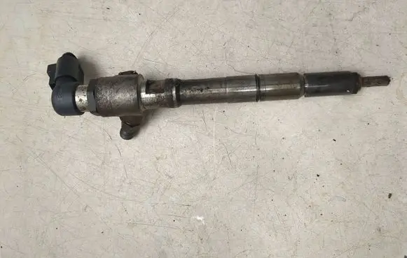 Fuel injector