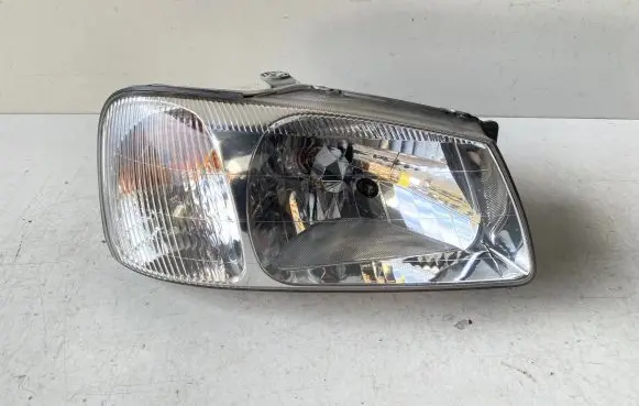 Hyundai Accent Headlight/headlamp 92102250